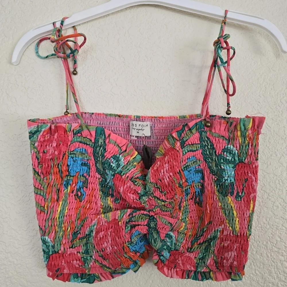 Dress Forum NWT Tropical Breeze Smocked Halter Top Medium - Picture 3 of 9